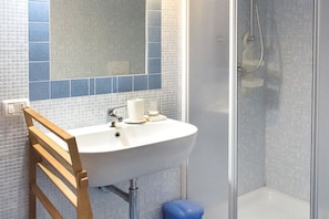 Doccia, bidet, asciugamani