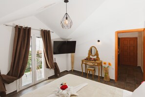 1 chambre, fer et planche à repasser, Wi-Fi, literie fournie