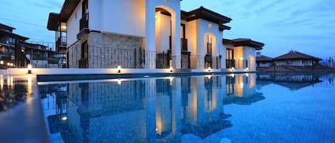 Seasonal outdoor pool