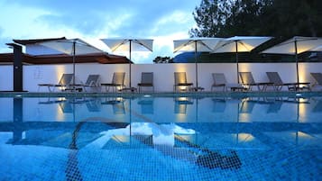 Sesongbasert utendørsbasseng