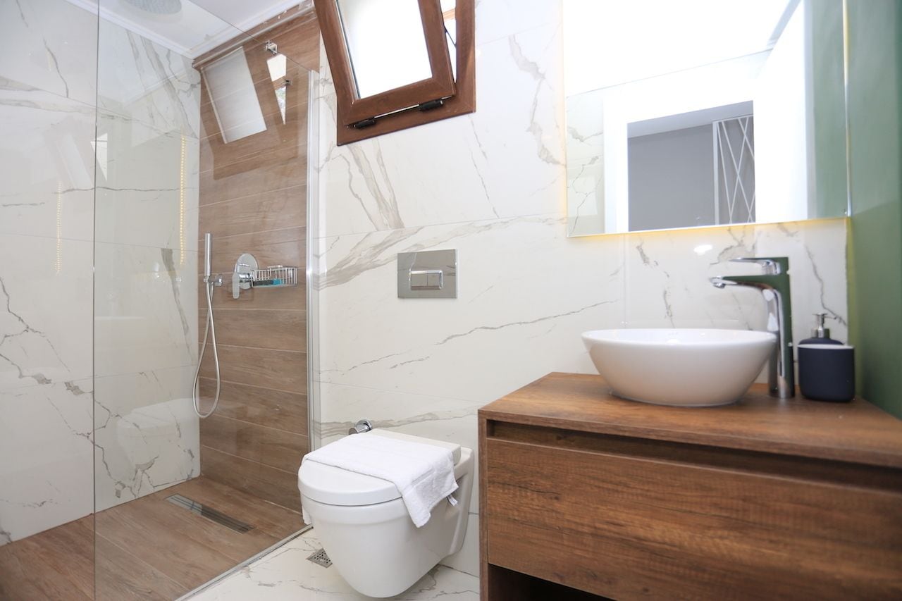 Deluxe Apartment, 2 Bedrooms, Kitchen, Partial Sea View | Bathroom | Shower, rainfall showerhead, hair dryer, towels