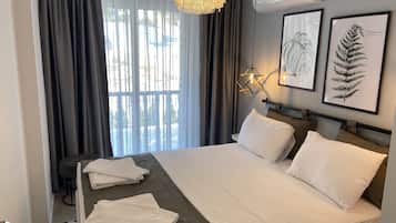 2 bedrooms, laptop workspace, blackout drapes, free cribs/infant beds