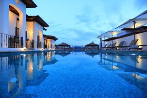 Piscina externa sazonal