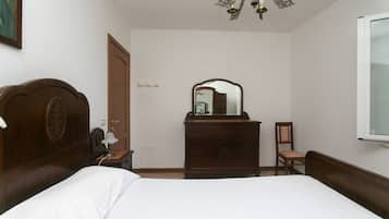 1 sovrum och sängkläder