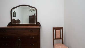 A wooden dresser with a mirror and a chair with a cushion. - S202 - Sirolo, new two-room apartment convenient to services (Sirolo)