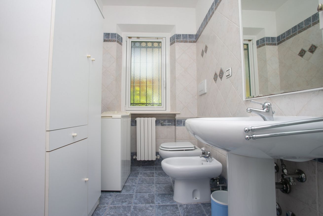 Ducha, bidet, toallas