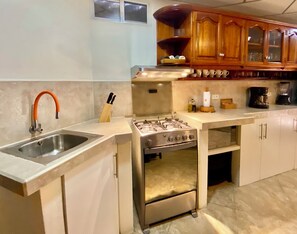 Frigorifero, microonde, forno, macchina per tè/caffè