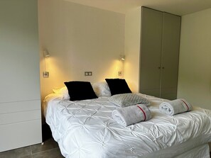 2 chambres, fer et planche à repasser, Wi-Fi gratuit, draps fournis