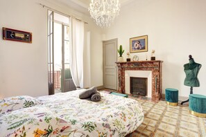 6 bedrooms, soundproofing, iron/ironing board, WiFi