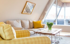 Fernseher, Bücher, Stereoanlage