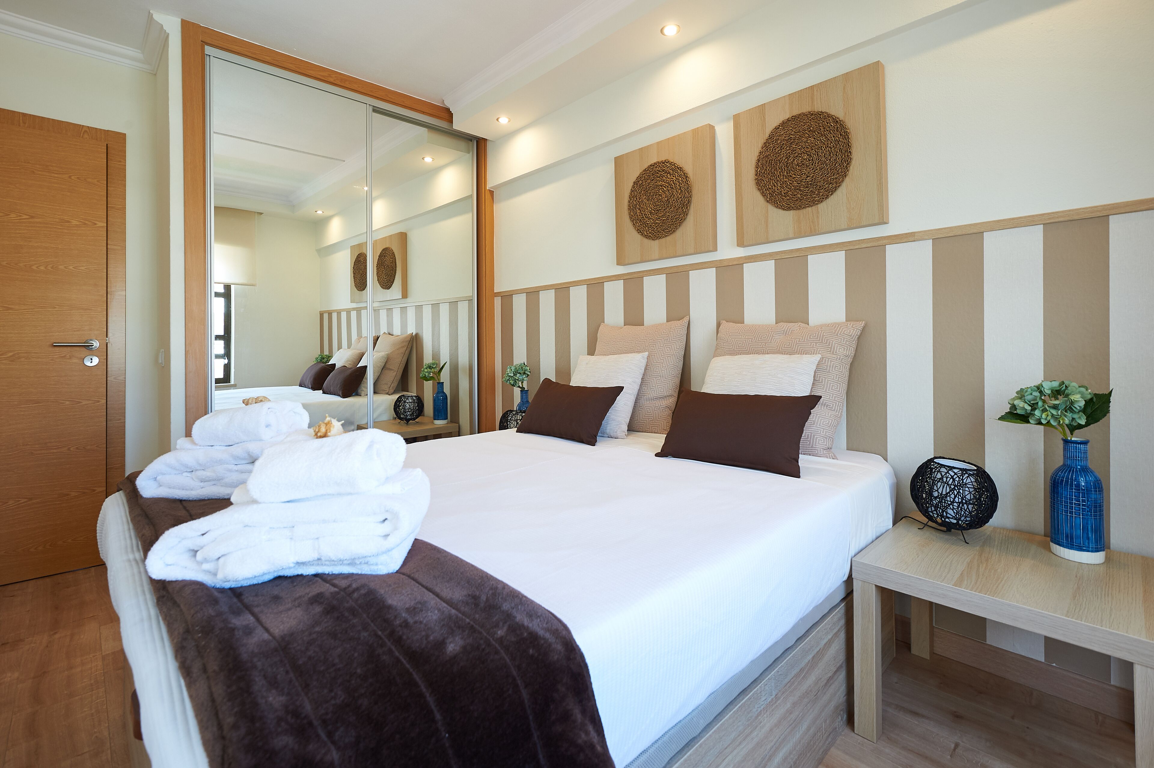 2 slaapkamers, een bureau, geluiddichte muren