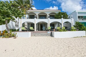 Exterior - Beautiful 6 bedroom Villa on the popular white sandy beach of Simpson bay (Simpson Bay)