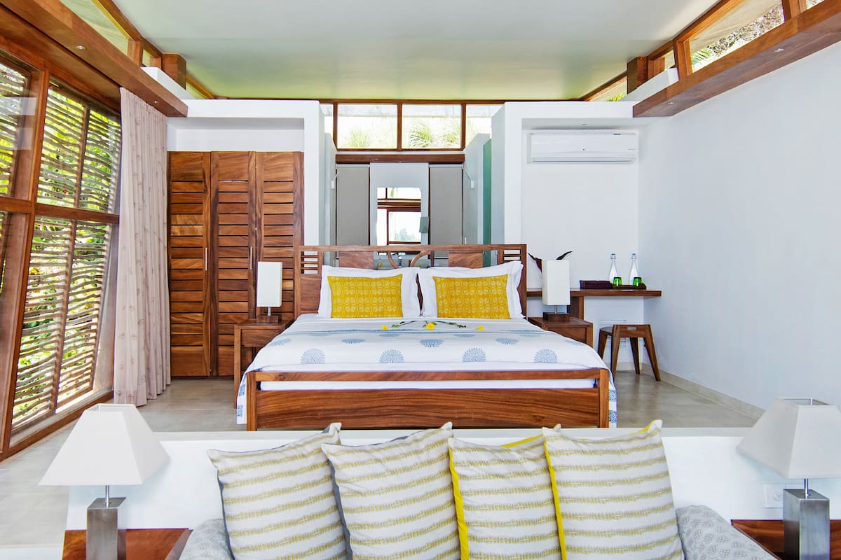 Lake Suite | In-room safe, desk, soundproofing, free WiFi