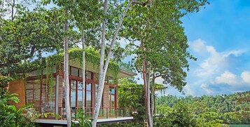 Lake Villa  | In-room safe, desk, soundproofing, free WiFi