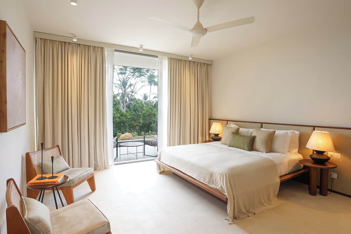 Premium Double Room | In-room safe, desk, soundproofing, free WiFi