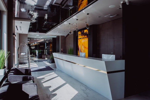 ฝ่ายต้อนรับ