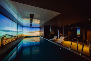 Indoor pool, pool loungers