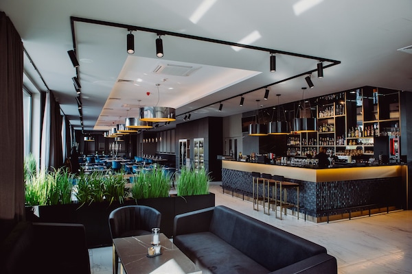 2 bares o lounges