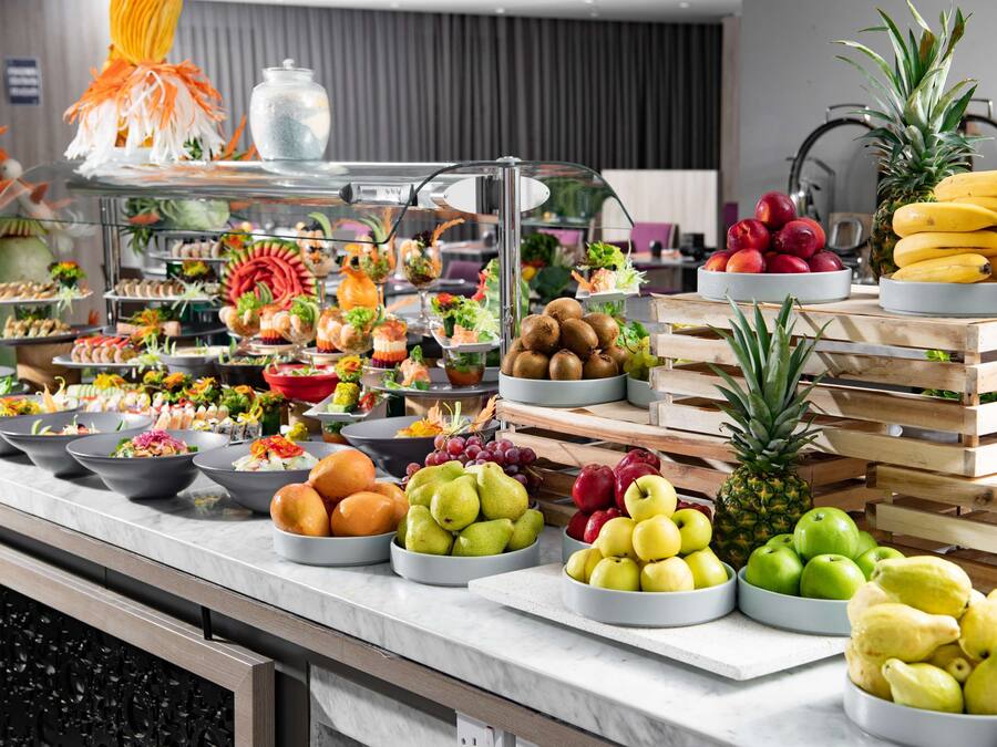 Se sirven desayunos y cenas, cocina internacional