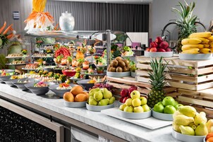 Breakfast and dinner served, international cuisine