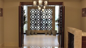 Breakfast and dinner served, international cuisine