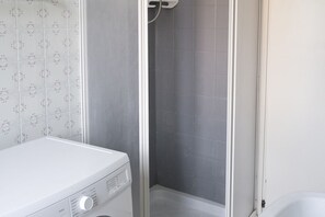 Doccia, bidet, asciugamani