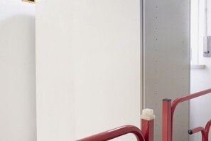 Miscellaneous - M059 - Marcelli, three-room apartment in the center 50 meters from the sea (Marcelli)