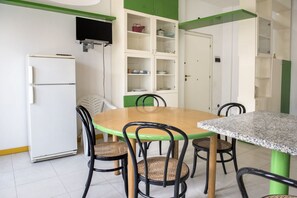 Dining - M059 - Marcelli, three-room apartment in the center 50 meters from the sea (Marcelli)