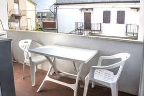Outdoor dining - M059 - Marcelli, three-room apartment in the center 50 meters from the sea (Marcelli)