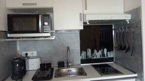 茶具/咖啡用具、冰箱、微波炉、烤箱
