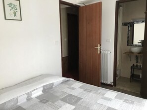 Triple Room | Individually decorated, individually furnished, blackout drapes