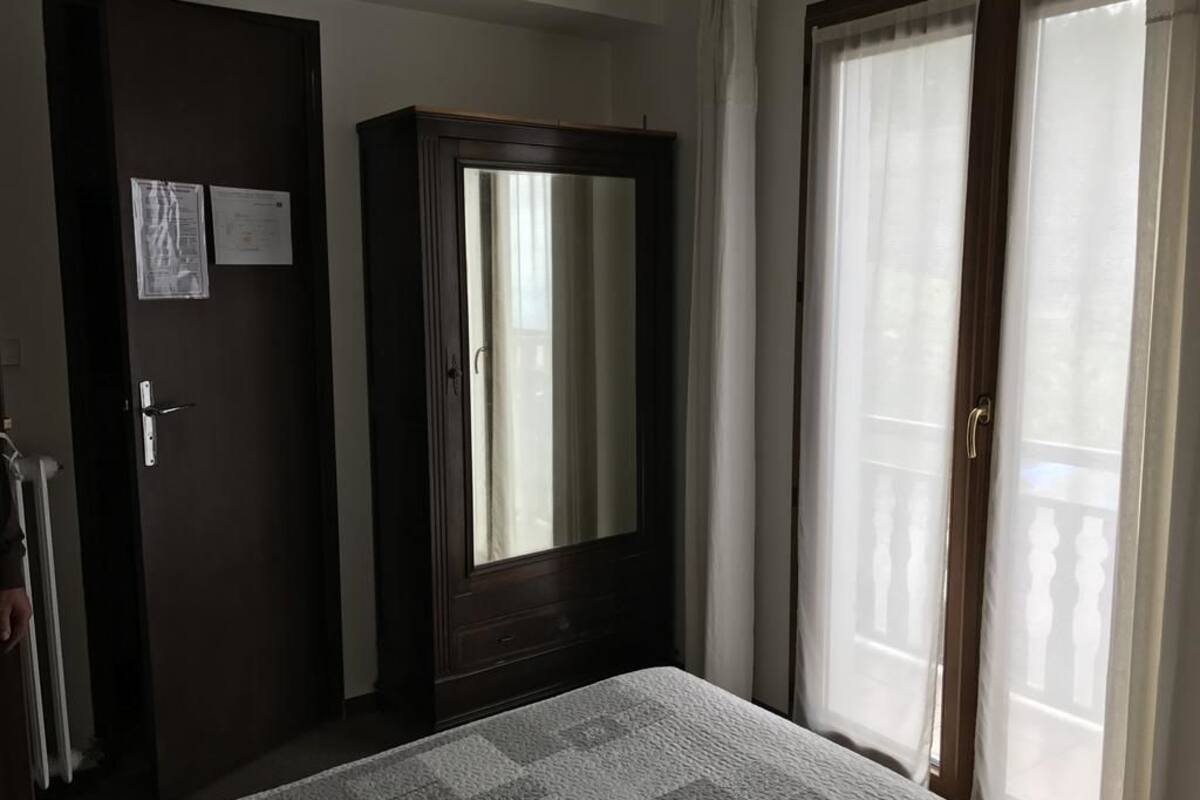 Rideaux occultants, chambres insonorisées, décoration personnalisée