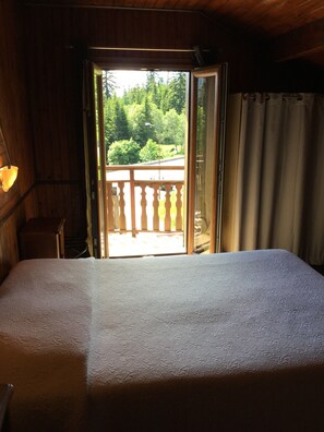 Double or Twin Room | Individually decorated, individually furnished, blackout drapes - Hotel Restaurant Le Ranch de Turini (La Bollene-Vesubie)