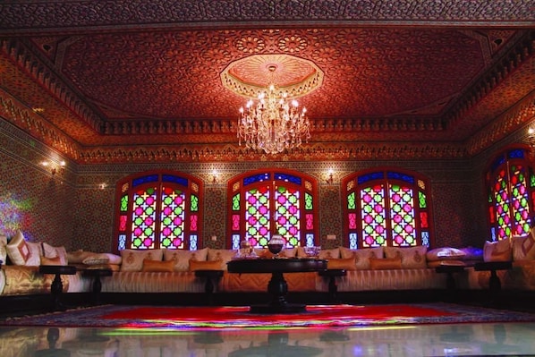 Deluxe Villa | Living area | Flat-screen TV - Villa lah (Ksar El Majaz)