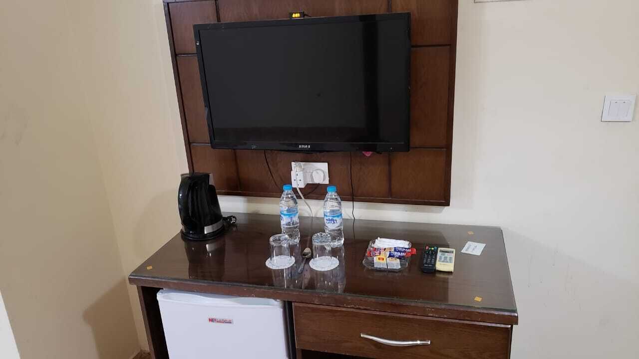 comfort triple room | in-room dining