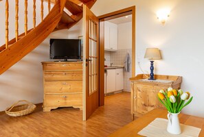 Interior - Enjoy the view of the sandbanks and the Wadden Sea, the boats and the beach. (Wittdün)