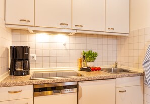 Kühlschrank, Herdplatte, Geschirrspüler