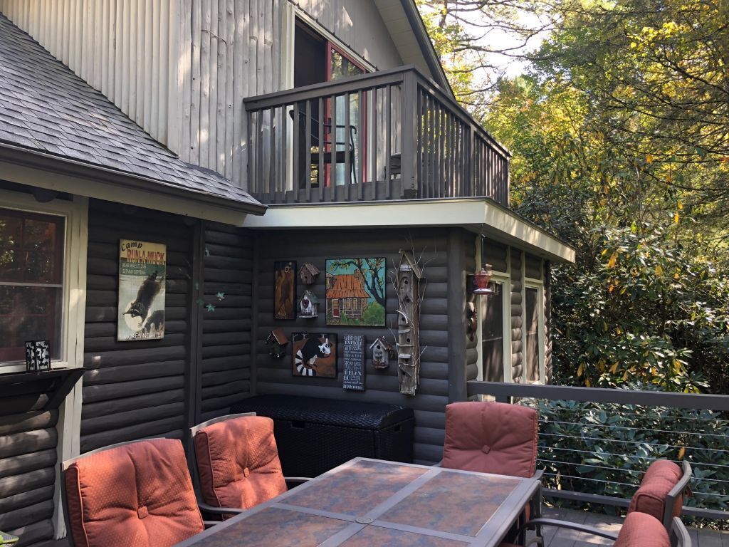 Idle Speed is a large log cabin on a very private lot 4BR/4 baths-3 night min