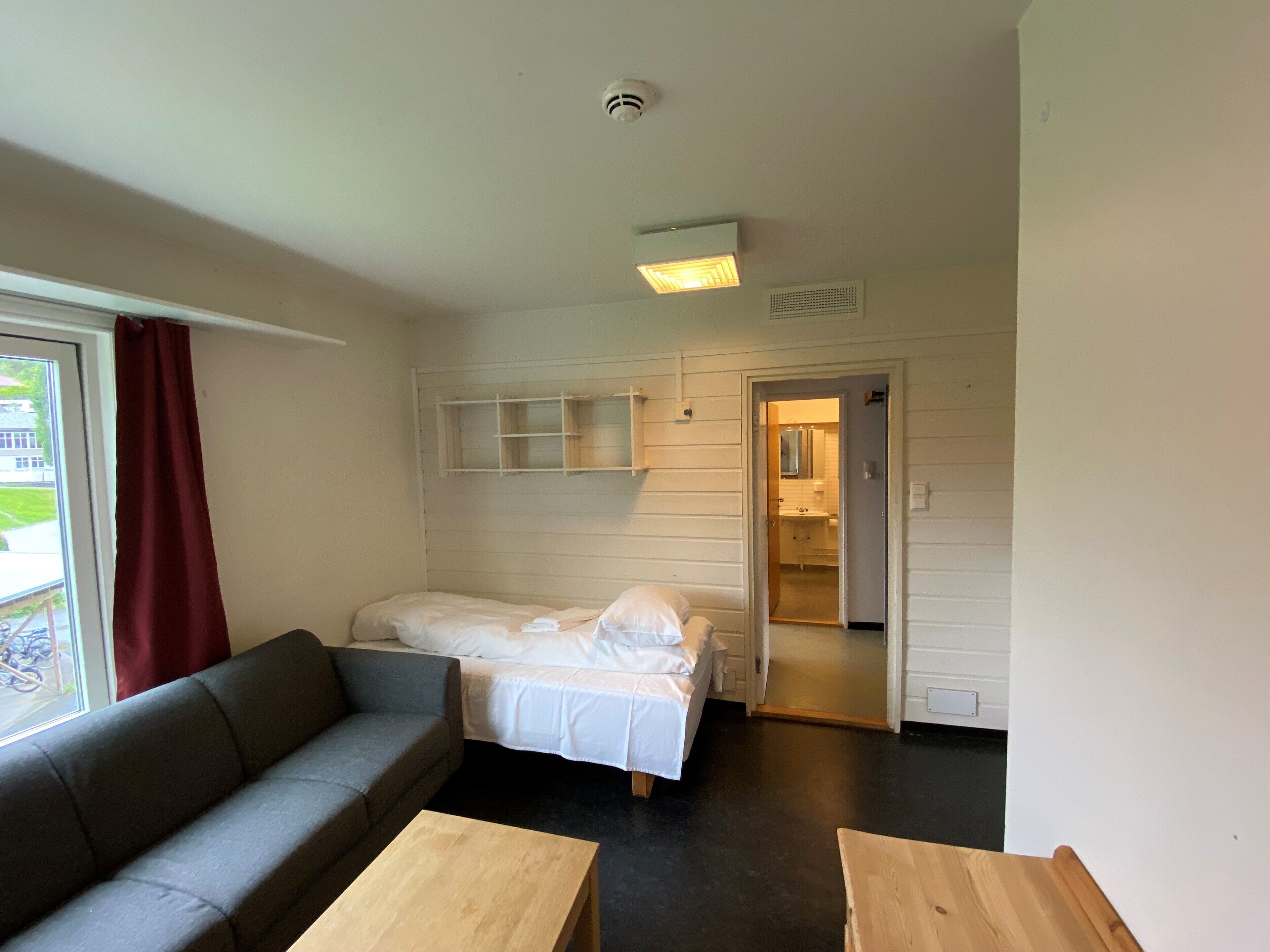 エコノミー スタジオ | WiFi (無料)、ベッドシーツ