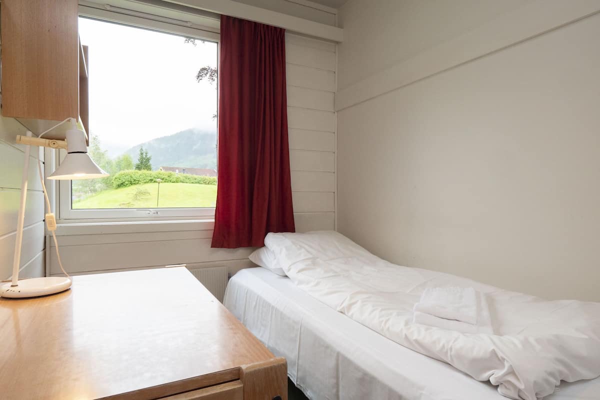 Basic Double Room | Free WiFi, bed sheets