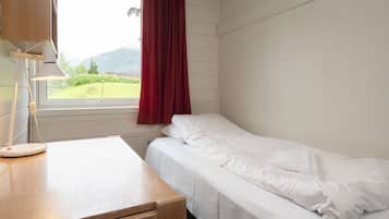 Quarto casal básico | Wi-Fi de cortesia, roupa de cama