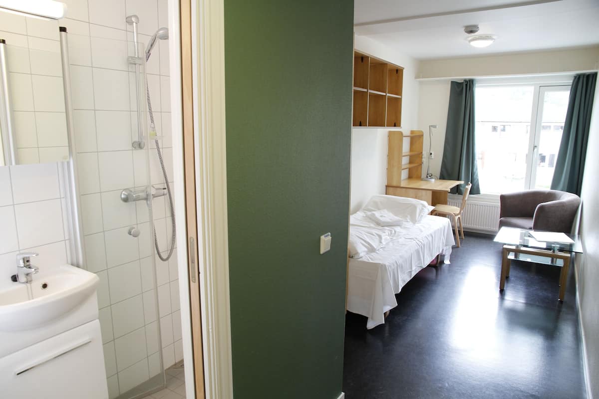 Economy Single Room | Free WiFi, bed sheets