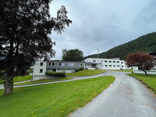 Front of property - Førde Sommarhotell (Sunnfjord)