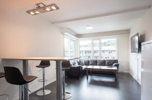 베이직 싱글룸 | 거실 공간