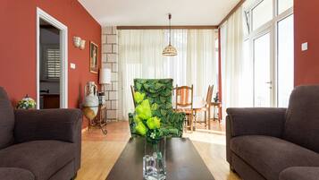 Apartment (Apartments Sipa - Superior Two Bedroo) | Living room | TV