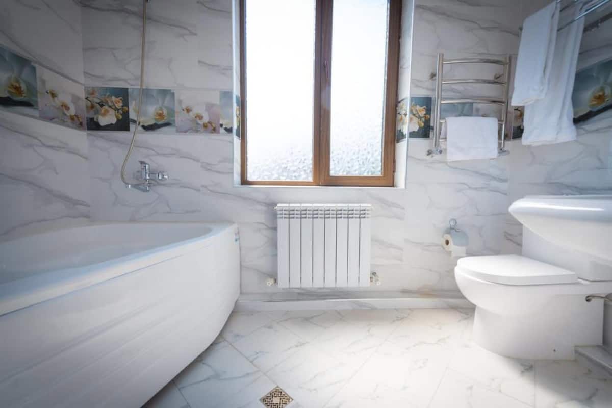 standard triple room, city view | bathroom amenities | free toiletries, hair dryer, slippers, towels