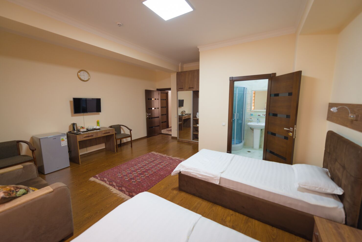 standard twin room, city view | desk, soundproofing, free wifi, bed sheets