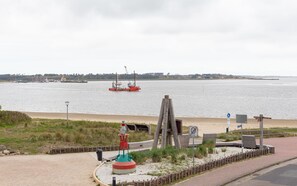 På stranden