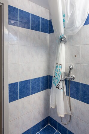 Apartment, 1 Bedroom, Balcony, Sea View (1) | Bathroom | Shower, towels, soap, toilet paper - Apartments Villa Ana - Dingac (Orebic)