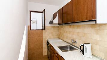 Apartment, 4 Bedrooms, Terrace, Sea View | Private kitchen | Fridge, stovetop, electric kettle, cookware/dishes/utensils